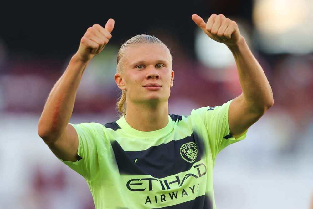 南野拓实法国杯受伤被担架抬出场，疑似遭遇重伤（法国杯南野拓实伤退，被担架抬离赛场疑似重伤）