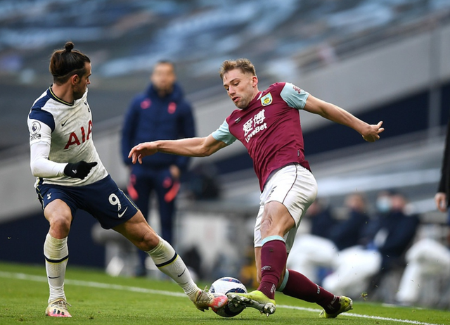 阿里纳斯：湖人总在尝试高难度出手，文森特都无视詹姆斯要球