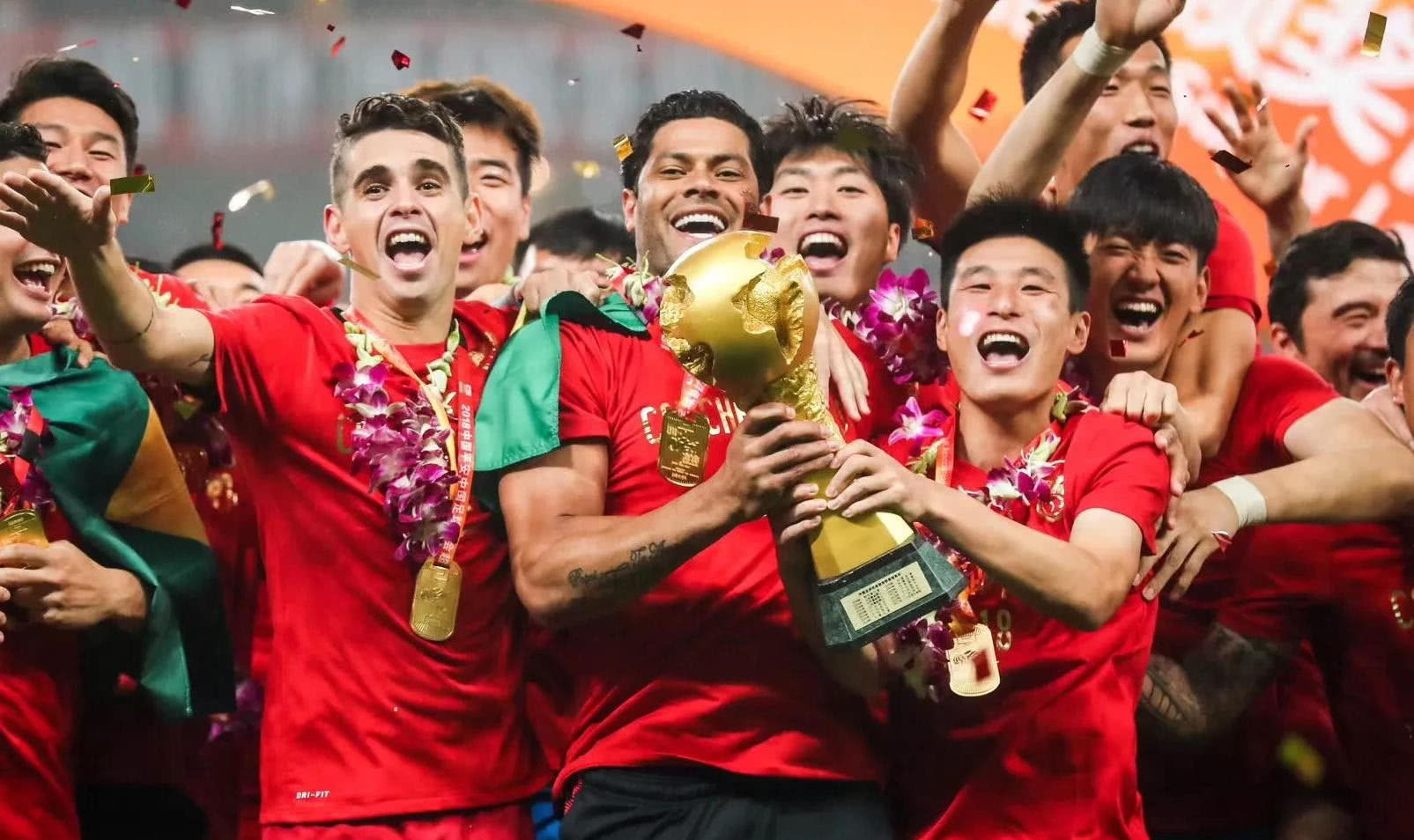 巴斯托尼：我不是只防守的后卫，依然自豪三年内两进欧冠决赛（巴斯托尼：我不止于防守，三年两闯欧冠决赛让我自豪）