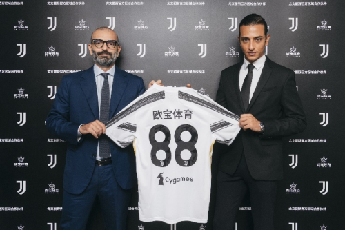 足球转会市场最新签约及趋势分析