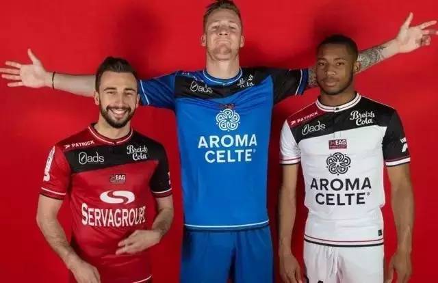 德甲战报：卡尔破门，凯恩点射救主，拜仁慕尼黑2-2美因茨（德甲快讯：凯恩点球扳平、卡尔建功，拜仁2-2战平美因茨）