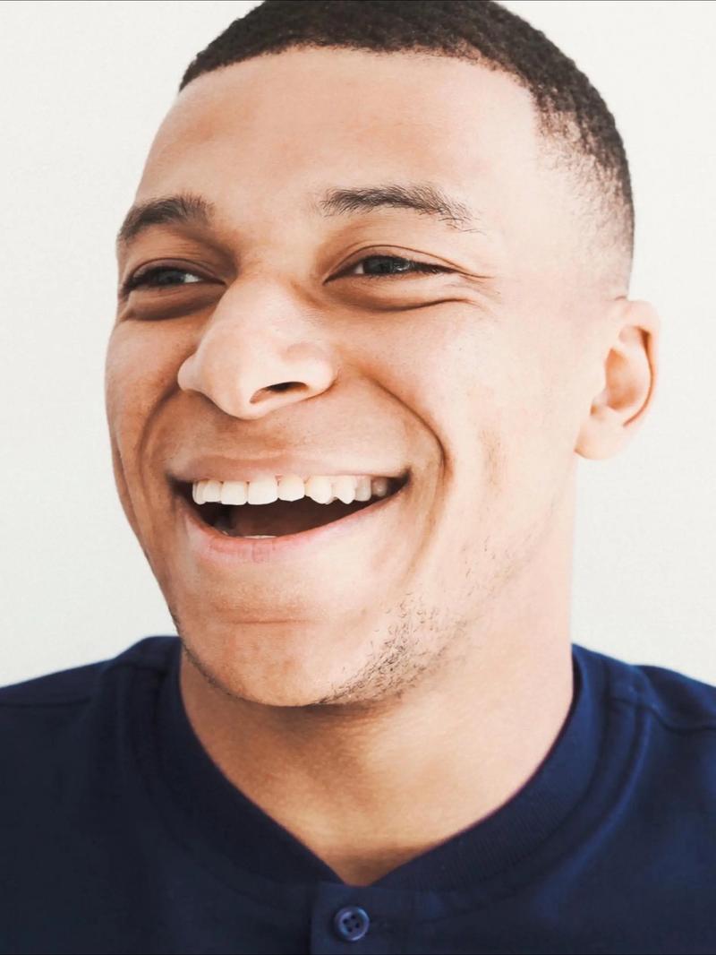 尝试新角色，德媒：罗伊斯将担任下周多特蒙德欧冠比赛评论员（罗伊斯尝鲜新身份：德媒称其下周出任多特欧冠解说员）